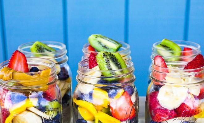 7 рецептов разноцветных смузи для весенних завтраков